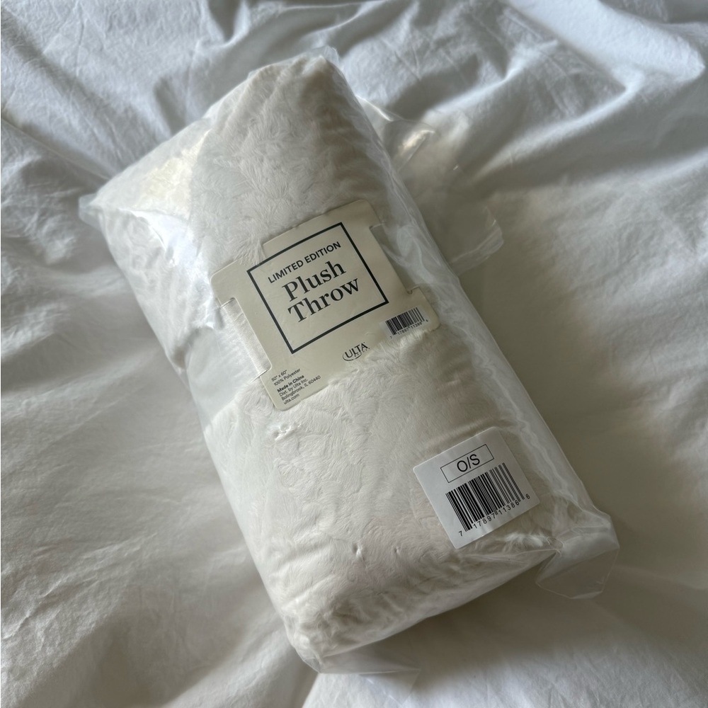 Ulta Limited Edition White Plush Throw